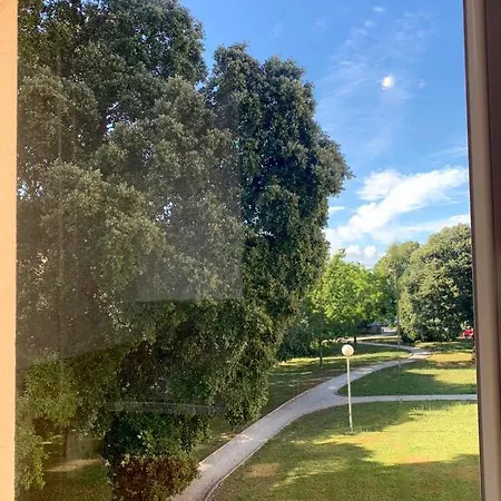 Spacieux Dans Parc Arbore Apartmán *